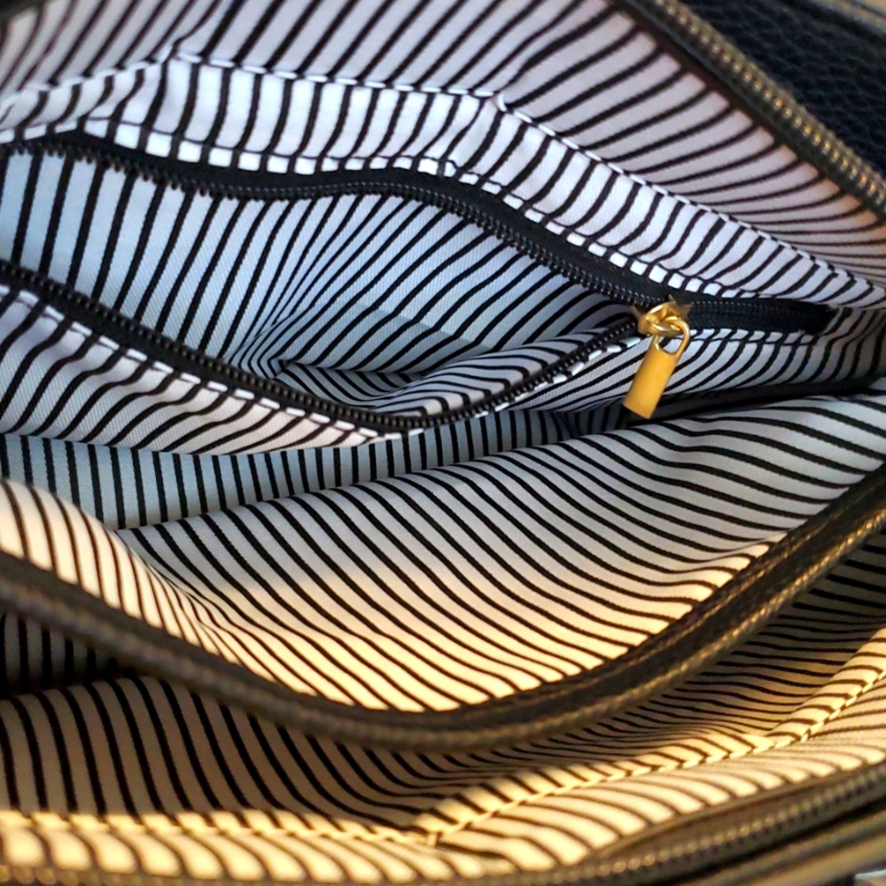 Elegant Black Bow Crossbody Bag - Picture 3 of 3